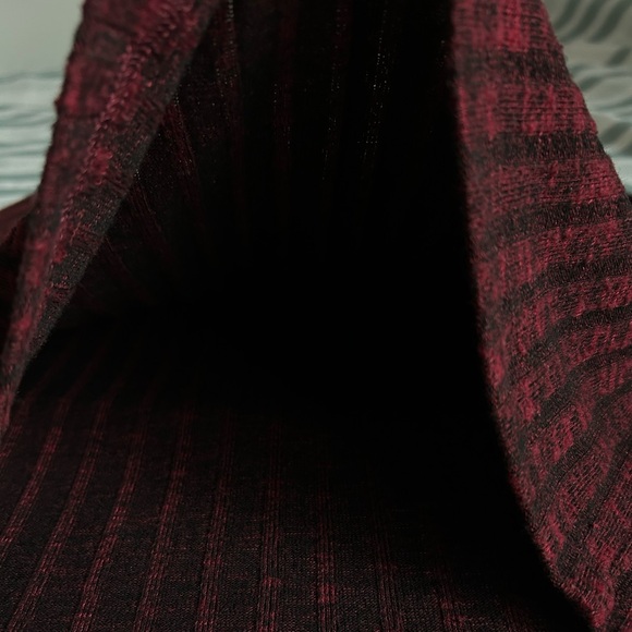 F21 dark red cropped sweater - Picture 3 of 3